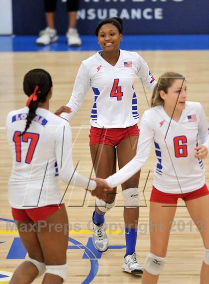 Thumbnail 3 in Los Alamitos vs. Mater Dei (CIF SS 1AA Final) photogallery.