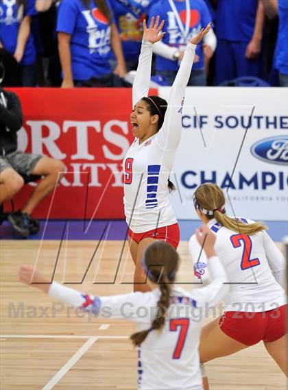 Thumbnail 3 in Los Alamitos vs. Mater Dei (CIF SS 1AA Final) photogallery.