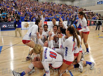 Thumbnail 1 in Los Alamitos vs. Mater Dei (CIF SS 1AA Final) photogallery.