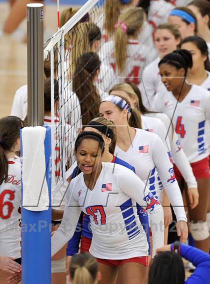 Thumbnail 2 in Los Alamitos vs. Mater Dei (CIF SS 1AA Final) photogallery.