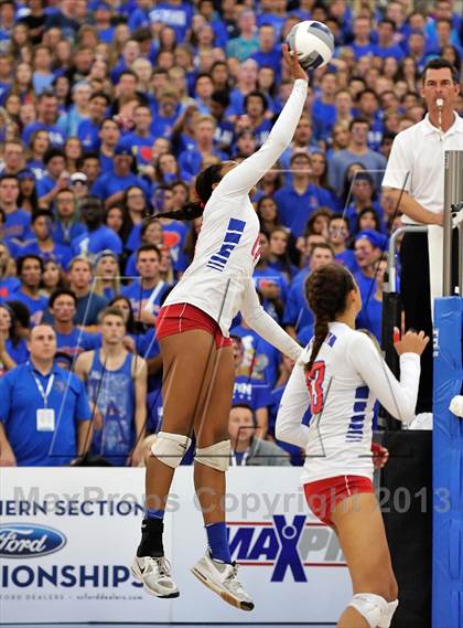Thumbnail 2 in Los Alamitos vs. Mater Dei (CIF SS 1AA Final) photogallery.