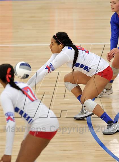 Thumbnail 3 in Los Alamitos vs. Mater Dei (CIF SS 1AA Final) photogallery.