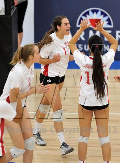 Thumbnail 1 in Los Alamitos vs. Mater Dei (CIF SS 1AA Final) photogallery.