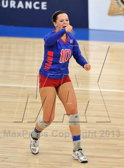 Thumbnail 2 in Los Alamitos vs. Mater Dei (CIF SS 1AA Final) photogallery.