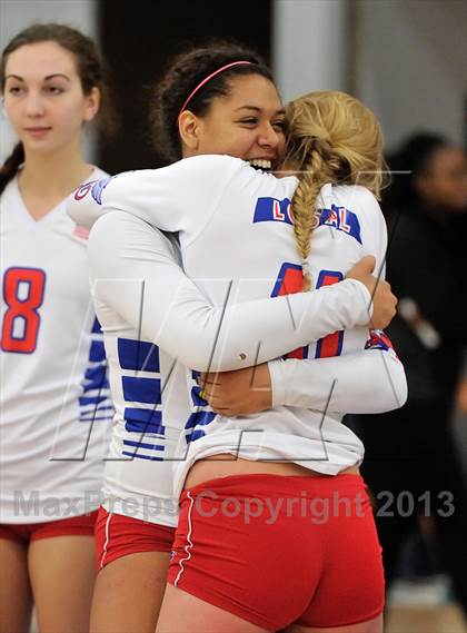 Thumbnail 2 in Los Alamitos vs. Mater Dei (CIF SS 1AA Final) photogallery.