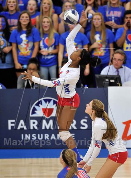 Thumbnail 3 in Los Alamitos vs. Mater Dei (CIF SS 1AA Final) photogallery.