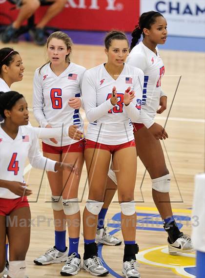 Thumbnail 2 in Los Alamitos vs. Mater Dei (CIF SS 1AA Final) photogallery.