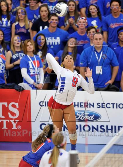 Thumbnail 2 in Los Alamitos vs. Mater Dei (CIF SS 1AA Final) photogallery.