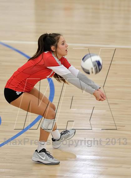 Thumbnail 1 in Los Alamitos vs. Mater Dei (CIF SS 1AA Final) photogallery.