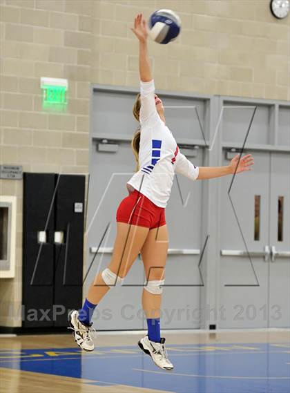 Thumbnail 1 in Los Alamitos vs. Mater Dei (CIF SS 1AA Final) photogallery.