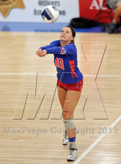 Thumbnail 1 in Los Alamitos vs. Mater Dei (CIF SS 1AA Final) photogallery.