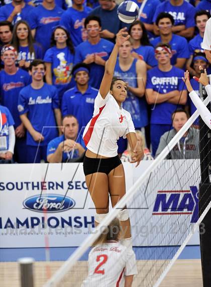 Thumbnail 2 in Los Alamitos vs. Mater Dei (CIF SS 1AA Final) photogallery.