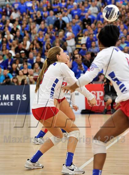 Thumbnail 1 in Los Alamitos vs. Mater Dei (CIF SS 1AA Final) photogallery.