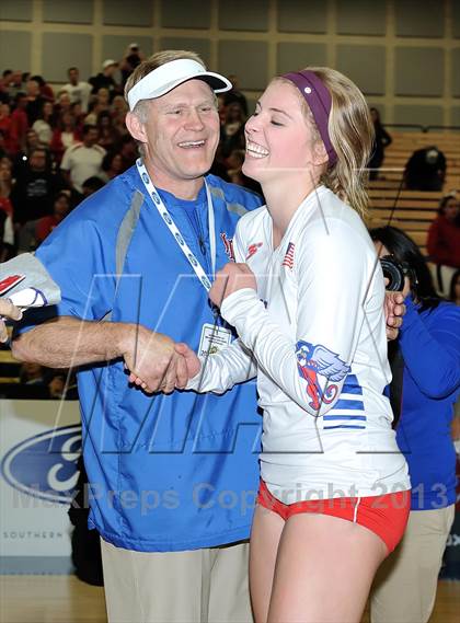 Thumbnail 3 in Los Alamitos vs. Mater Dei (CIF SS 1AA Final) photogallery.