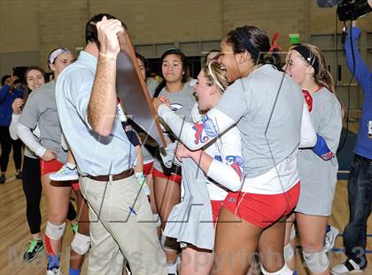 Thumbnail 2 in Los Alamitos vs. Mater Dei (CIF SS 1AA Final) photogallery.