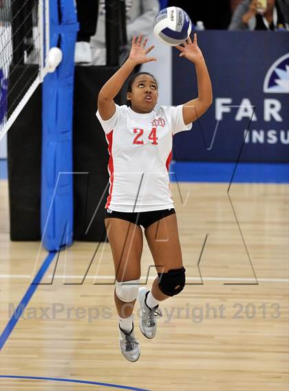 Thumbnail 1 in Los Alamitos vs. Mater Dei (CIF SS 1AA Final) photogallery.