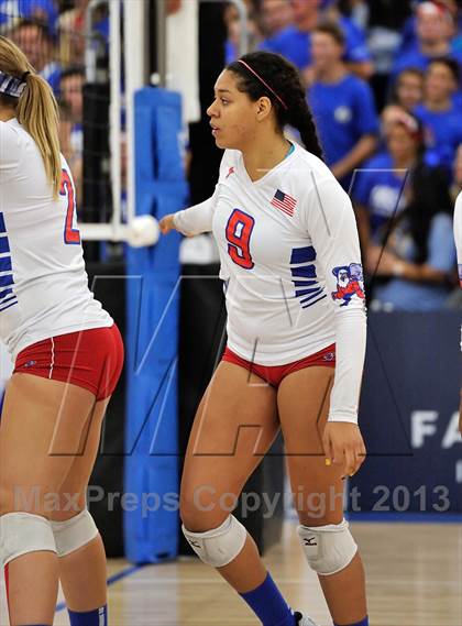 Thumbnail 1 in Los Alamitos vs. Mater Dei (CIF SS 1AA Final) photogallery.
