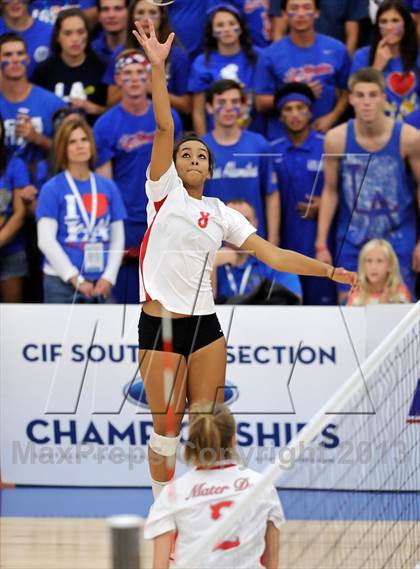 Thumbnail 2 in Los Alamitos vs. Mater Dei (CIF SS 1AA Final) photogallery.