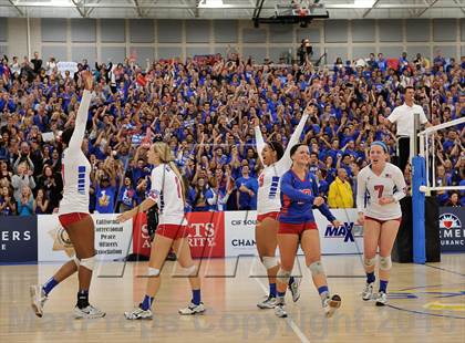 Thumbnail 1 in Los Alamitos vs. Mater Dei (CIF SS 1AA Final) photogallery.