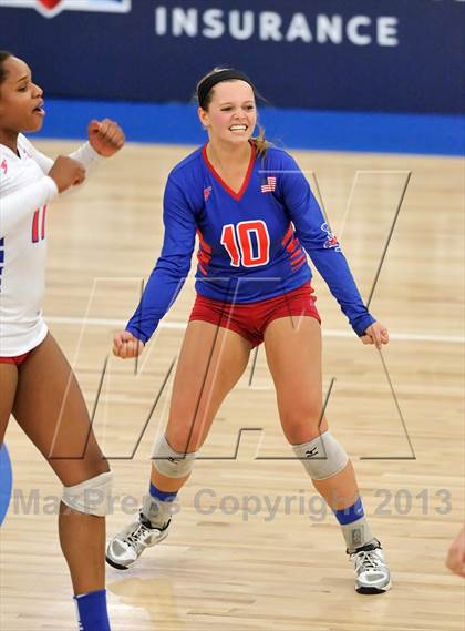 Thumbnail 2 in Los Alamitos vs. Mater Dei (CIF SS 1AA Final) photogallery.