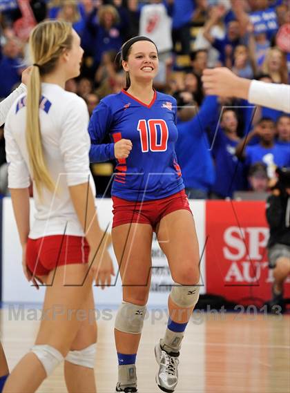 Thumbnail 2 in Los Alamitos vs. Mater Dei (CIF SS 1AA Final) photogallery.