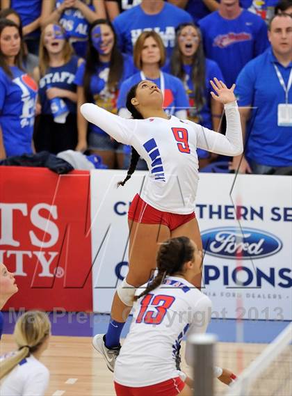 Thumbnail 2 in Los Alamitos vs. Mater Dei (CIF SS 1AA Final) photogallery.