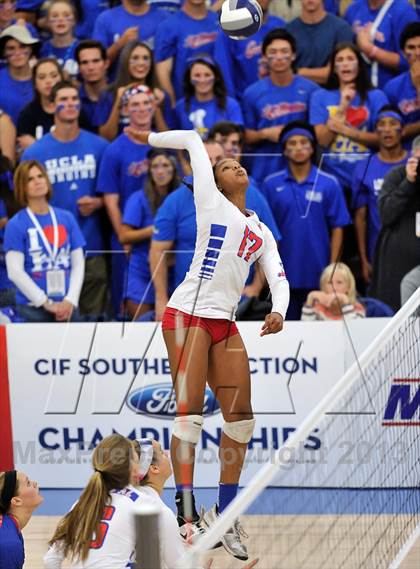 Thumbnail 1 in Los Alamitos vs. Mater Dei (CIF SS 1AA Final) photogallery.