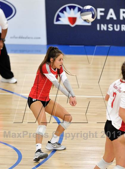 Thumbnail 2 in Los Alamitos vs. Mater Dei (CIF SS 1AA Final) photogallery.