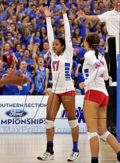 Thumbnail 3 in Los Alamitos vs. Mater Dei (CIF SS 1AA Final) photogallery.