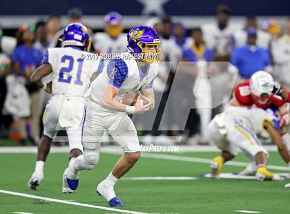 Thumbnail 1 in La Vega vs. Carthage (UIL 4A Division 1 Final) photogallery.