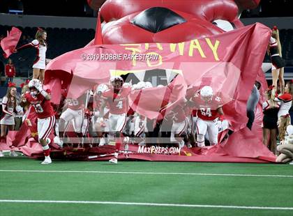 Thumbnail 3 in La Vega vs. Carthage (UIL 4A Division 1 Final) photogallery.