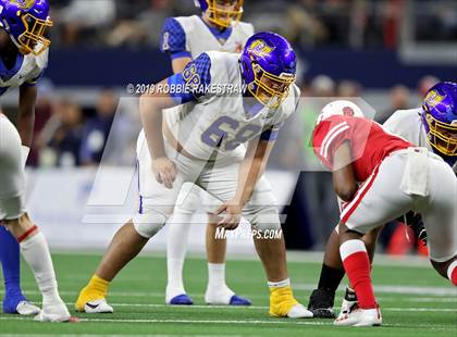 Thumbnail 2 in La Vega vs. Carthage (UIL 4A Division 1 Final) photogallery.