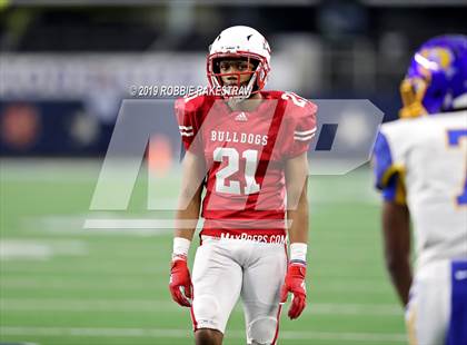 Thumbnail 2 in La Vega vs. Carthage (UIL 4A Division 1 Final) photogallery.