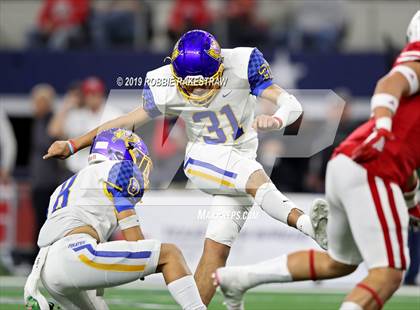 Thumbnail 2 in La Vega vs. Carthage (UIL 4A Division 1 Final) photogallery.