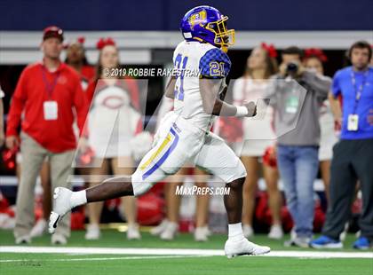 Thumbnail 2 in La Vega vs. Carthage (UIL 4A Division 1 Final) photogallery.