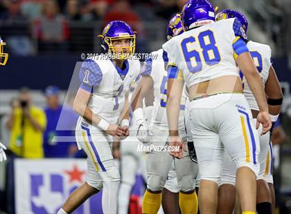 Thumbnail 2 in La Vega vs. Carthage (UIL 4A Division 1 Final) photogallery.