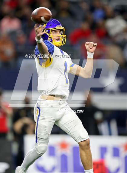 Thumbnail 2 in La Vega vs. Carthage (UIL 4A Division 1 Final) photogallery.