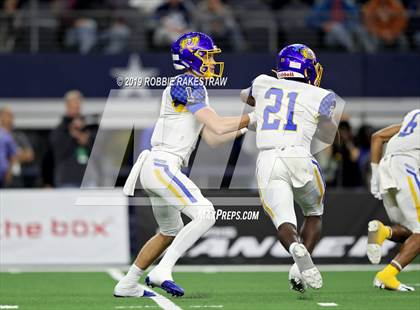 Thumbnail 1 in La Vega vs. Carthage (UIL 4A Division 1 Final) photogallery.