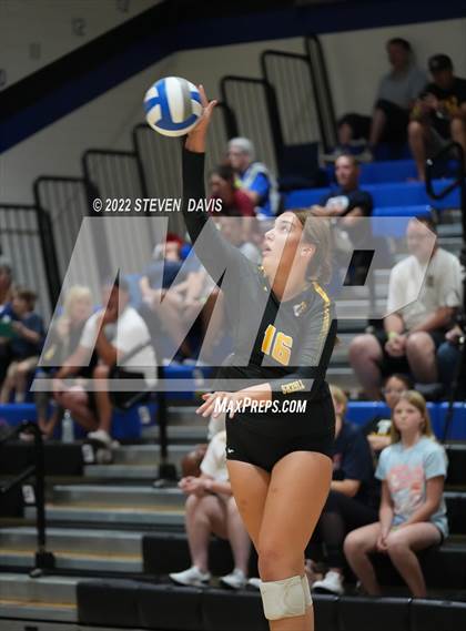 Thumbnail 1 in Perry vs Gilbert photogallery.