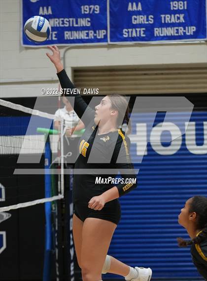 Thumbnail 1 in Perry vs Gilbert photogallery.