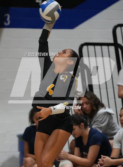 Thumbnail 3 in Perry vs Gilbert photogallery.