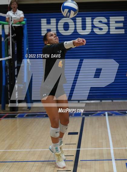Thumbnail 2 in Perry vs Gilbert photogallery.