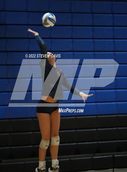 Thumbnail 1 in Perry vs Gilbert photogallery.