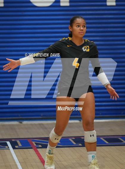 Thumbnail 1 in Perry vs Gilbert photogallery.