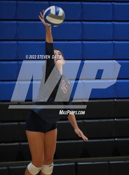 Thumbnail 3 in Perry vs Gilbert photogallery.