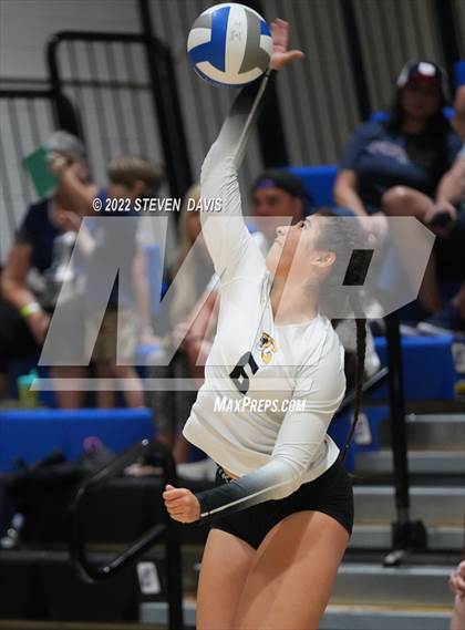 Thumbnail 1 in Perry vs Gilbert photogallery.