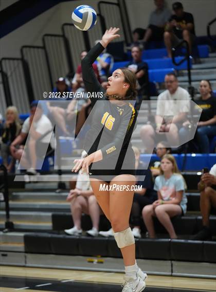 Thumbnail 2 in Perry vs Gilbert photogallery.