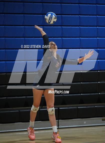Thumbnail 2 in Perry vs Gilbert photogallery.