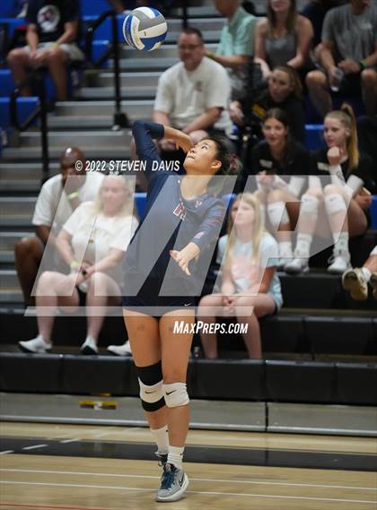 Thumbnail 1 in Perry vs Gilbert photogallery.