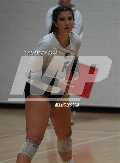 Thumbnail 3 in Perry vs Gilbert photogallery.